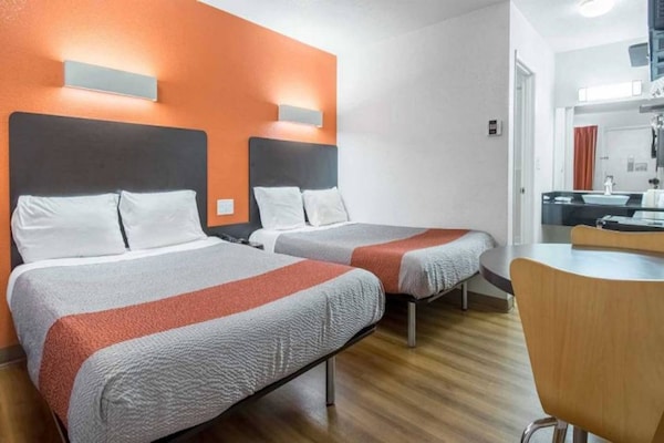 Foto van 2 Volledige Bedden | Niet-rokende, Mini Koelkast - Vakantiehuis in Bakersfield - BedRoom
