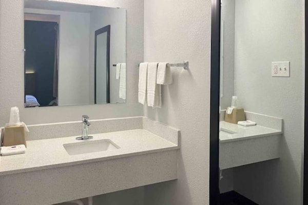 Foto van 2 tweepersoonsbedden | Roken toegestaan, Keuken - Vakantiehuis in Huntsville AL - BathRoom