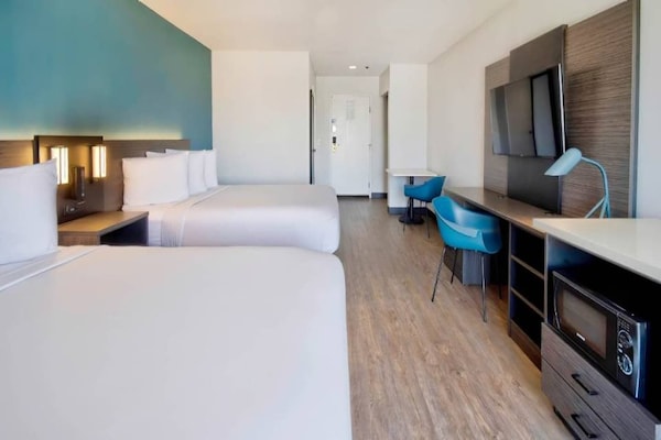 Foto van 2 tweepersoonsbedden | Mobiliteit | Badkuip, rookvrij - BedRoom