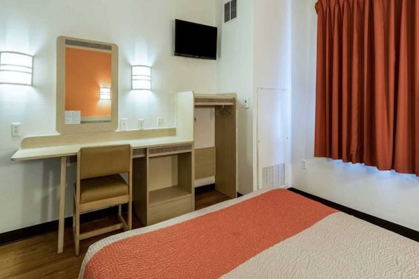 Foto van 1 tweepersoonsbed (queensize) | rolstoeltoegankelijk | NSMK - BedRoom
