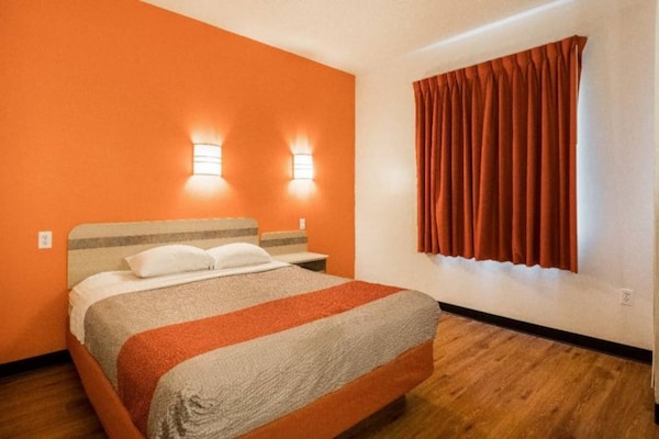Foto van 1 tweepersoonsbed (queensize) | rolstoeltoegankelijk | NSMK - BedRoom