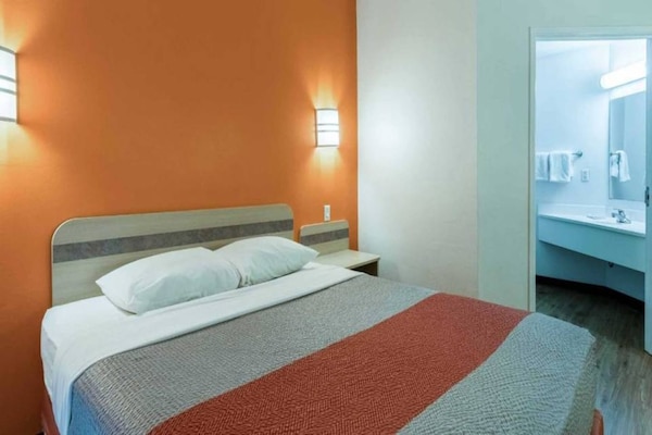 Foto van 1 tweepersoonsbed (queensize) | rolstoeltoegankelijk | NSMK - BedRoom