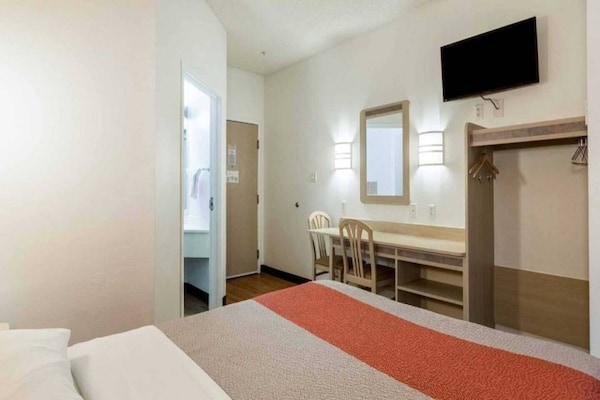 Foto van 1 tweepersoonsbed (queensize) | rolstoeltoegankelijk | NSMK - BedRoom