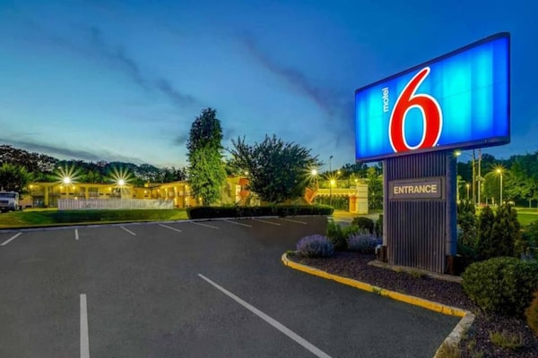 Foto van 1 tweepersoonsbed (Queensize) | Mobiliteit | Badkuip | NSMK | Micfridg - ExteriorSummer