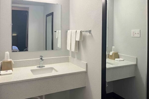 Foto van 1 kingsize bed | Roken toegestaan, Keuken - Vakantiehuis in Huntsville AL - BathRoom