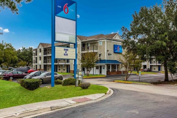 Foto van 2 Volledige Bedden | Roken, Keuken - Vakantiehuis in Jacksonville - ExteriorSummer