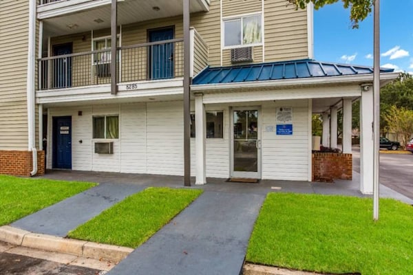 Foto van 2 Volledige Bedden | Roken, Keuken - Vakantiehuis in Jacksonville - ExteriorSummer