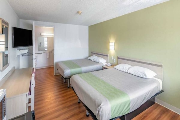 Foto van 2 tweepersoonsbedden (queensize) | Rookvrij - Vakantiehuis in Clarkston - BedRoom