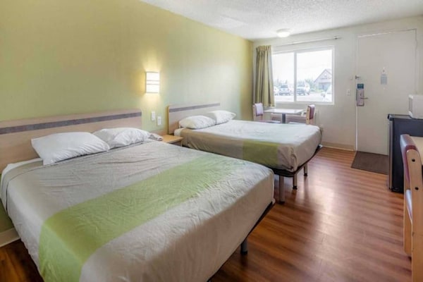 Foto van 2 tweepersoonsbedden (queensize) | Rookvrij - Vakantiehuis in Clarkston - BedRoom