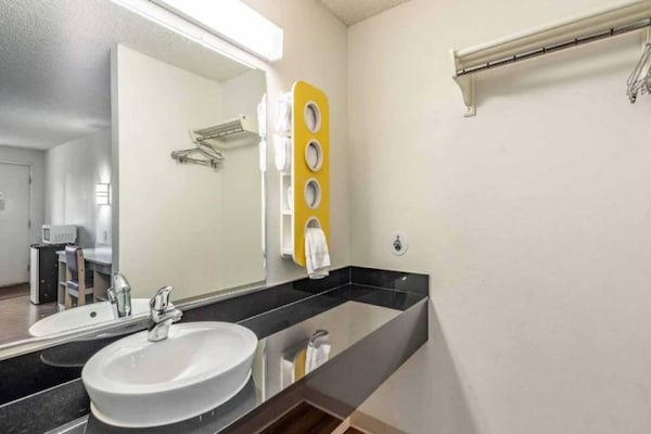 Foto van 2 tweepersoonsbedden (queensize) | Rookvrij - Vakantiehuis in Clarkston - BathRoom