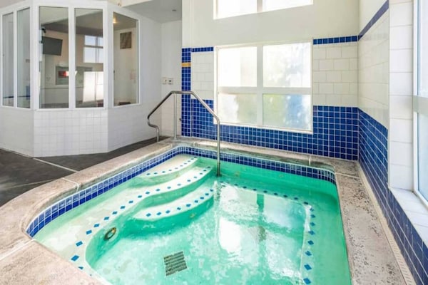 Foto van 2 tweepersoonsbedden (queensize) | Rookvrij - Vakantiehuis in Clarkston - Pool
