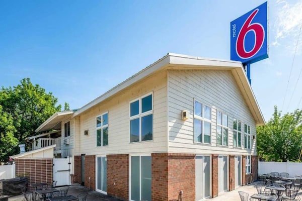 Foto van 2 tweepersoonsbedden (queensize) | Rookvrij - Vakantiehuis in Clarkston - ExteriorSummer