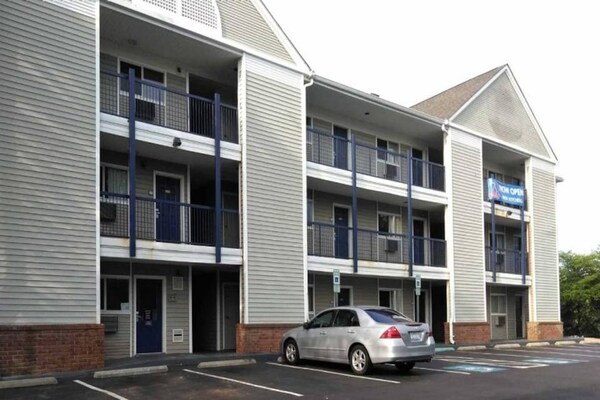 Foto van 2 tweepersoonsbedden | Keuken, rookvrij - Vakantiehuis in Greensboro - ExteriorSummer