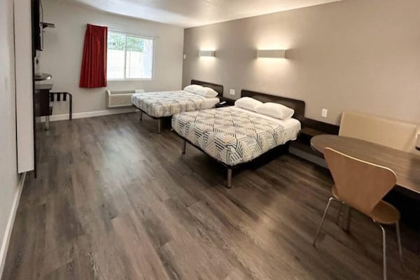 Foto van 2 Queensize Bedden | Roken - Vakantiehuis in Anaheim - BedRoom