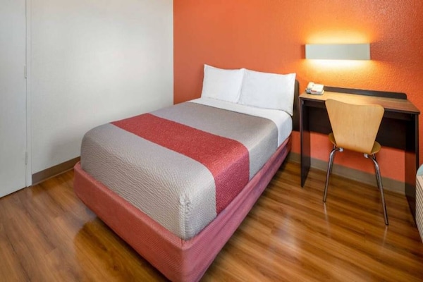 Foto van 1 tweepersoonsbed (queensize) | Minikoelkast - Vakantiehuis in Ventura - BedRoom