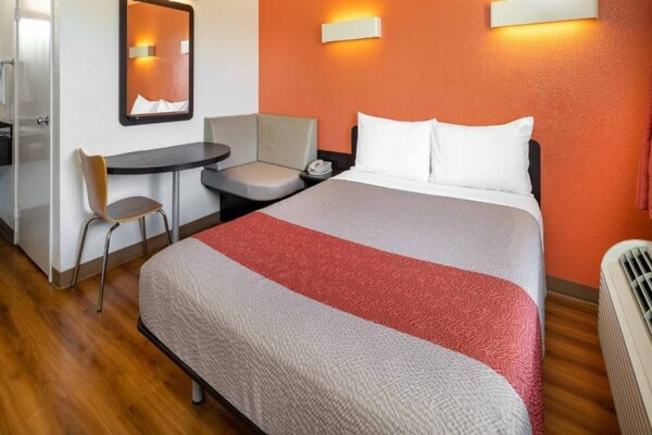 Foto van 1 tweepersoonsbed (queensize) | Minikoelkast - Vakantiehuis in Ventura - BedRoom