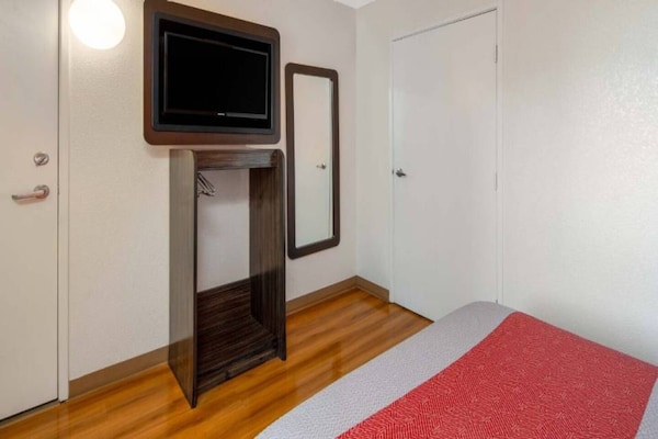 Foto van 1 tweepersoonsbed (queensize) | Minikoelkast - Vakantiehuis in Ventura - BedRoom