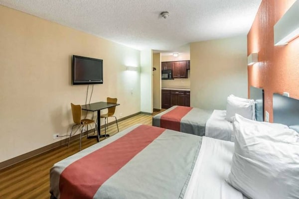 Foto van 2 tweepersoonsbedden (queensize) | Rookvrij - Vakantiehuis in NEW BRUNSWICK - BedRoom