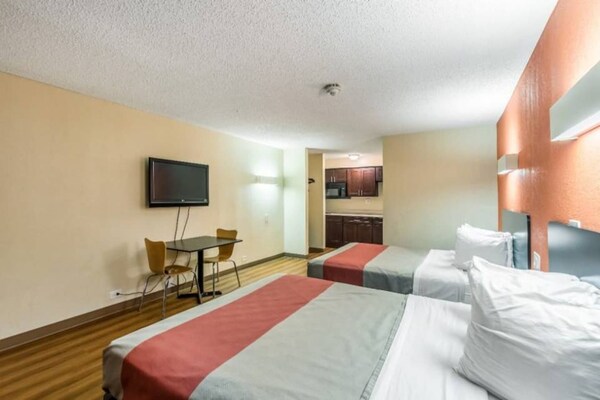 Foto van 2 tweepersoonsbedden (queensize) | Rookvrij - Vakantiehuis in NEW BRUNSWICK - BedRoom