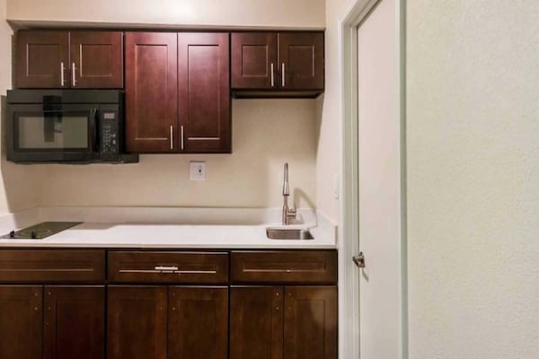 Foto van 2 tweepersoonsbedden (queensize) | Rookvrij - Vakantiehuis in NEW BRUNSWICK - Kitchen