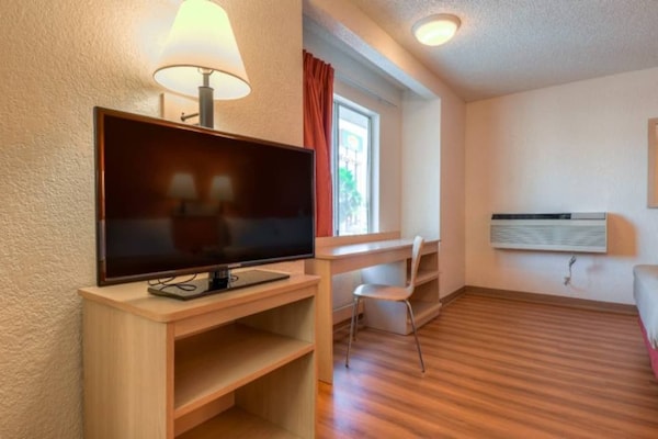 Foto van 1 tweepersoonsbed (Queensize) | Deluxe - Vakantiehuis in Rowland Heights - BedRoom