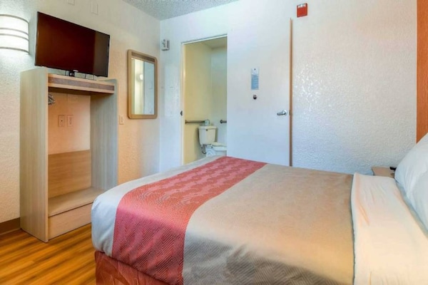 Foto van 1 tweepersoonsbed (Queensize) | Deluxe - Vakantiehuis in Rowland Heights - BedRoom