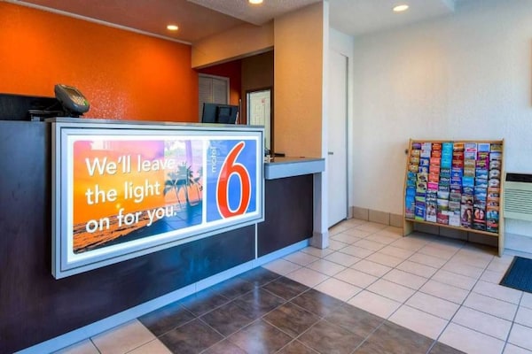 Foto van 1 tweepersoonsbed (Queensize) | Deluxe - Vakantiehuis in Rowland Heights - FloorPlan