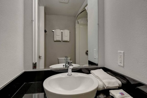 Foto van 2 tweepersoonsbedden | Rookvrij, Keuken - Vakantiehuis in Jacksonville - BathRoom