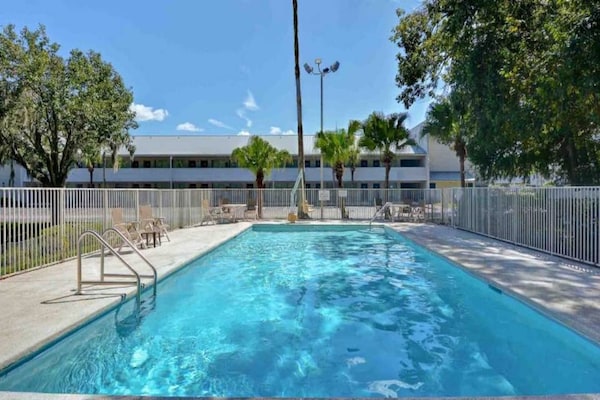 Foto van 2 tweepersoonsbedden | Rookvrij, Keuken - Vakantiehuis in Jacksonville - Pool