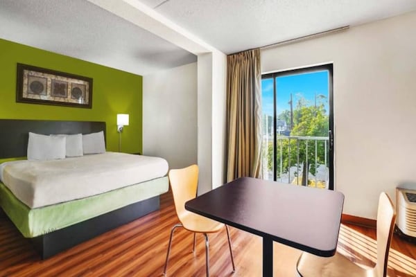 Foto van 1 kingsize bed | Roken toegestaan, koelkast aanwezig - BedRoom