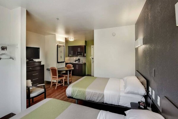 Foto van 2 tweepersoonsbedden | Roken toegestaan - Vakantiehuis in East Brunswick - BedRoom