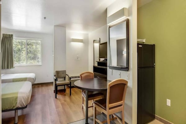 Foto van 2 tweepersoonsbedden | Roken toegestaan - Vakantiehuis in East Brunswick - BedRoom