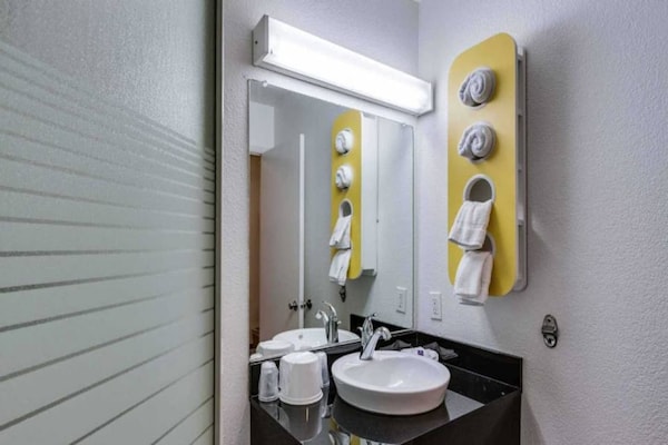 Foto van 2 tweepersoonsbedden | Niet-roken, koelkast - Vakantiehuis in Spokane - BathRoom