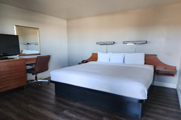 Foto van 1 kingsize bed | Rookvrij, koelkast - Vakantiehuis in Barstow - BedRoom