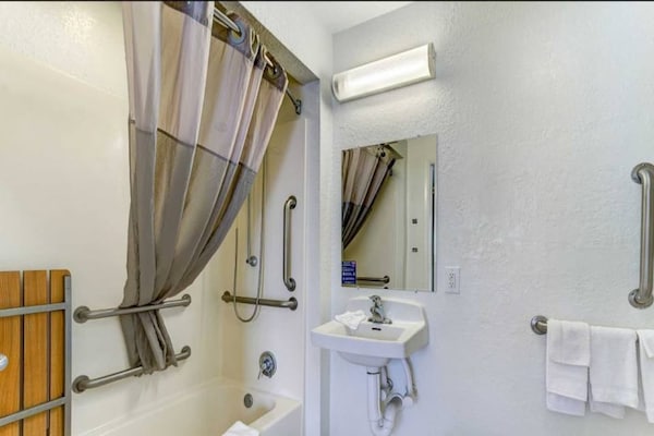 Foto van 2 tweepersoonsbedden | Rookvrij - Vakantiehuis in Kissimmee - BathRoom