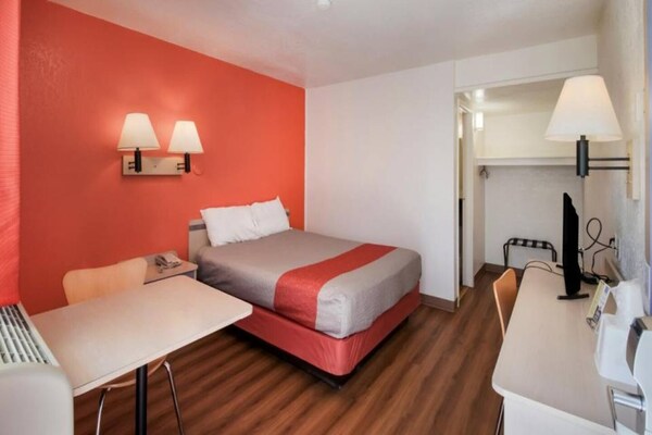 Foto van 1 tweepersoonsbed (queensize) | Niet-roken, koelkast (Micfridge) - BedRoom