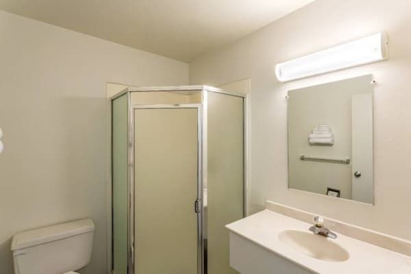 Foto van 1 tweepersoonsbed (queensize) | Niet-roken, koelkast (Micfridge) - Facilities