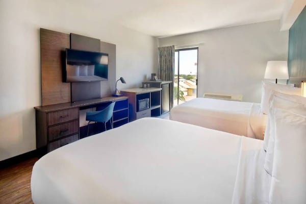 Foto van 2 tweepersoonsbedden (queensize) | Rookvrij - Vakantiehuis in Lawndale - BedRoom