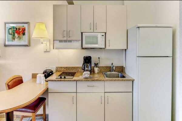 Foto van 2 tweepersoonsbedden | Rolstoeltoegankelijk/bad, NSMK - Kitchen