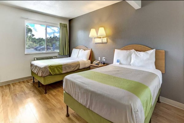 Foto van 2 tweepersoonsbedden | Rolstoeltoegankelijk/bad, NSMK - BedRoom