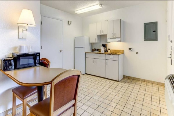 Foto van 2 tweepersoonsbedden | Rolstoeltoegankelijk/bad, NSMK - Kitchen
