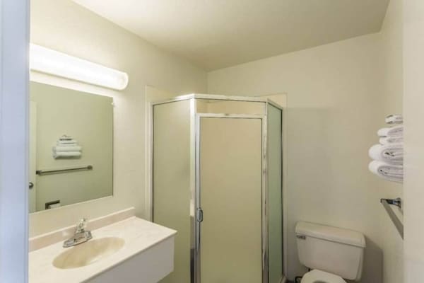 Foto van 2 tweepersoonsbedden | Niet-roken, koelkast - Vakantiehuis in Moses Lake - BedRoom