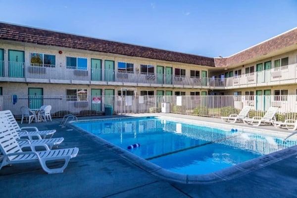 Foto van 2 tweepersoonsbedden | Niet-roken, koelkast - Vakantiehuis in Moses Lake - Pool