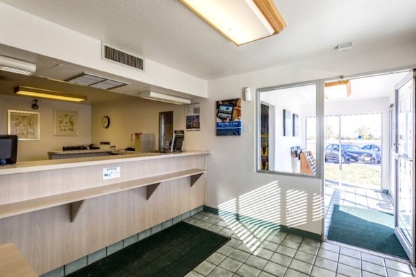 Foto van 2 tweepersoonsbedden | Niet-roken, koelkast - Vakantiehuis in Moses Lake - FloorPlan