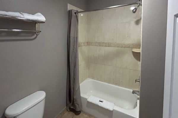 Foto van 2 tweepersoonsbedden | Niet-roken, koelkast - Vakantiehuis in Mojave - BathRoom