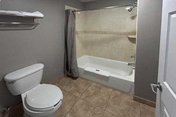 Foto van 2 tweepersoonsbedden | Niet-roken, koelkast - Vakantiehuis in Mojave - BathRoom