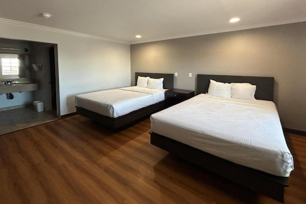 Foto van 2 tweepersoonsbedden | Niet-roken, koelkast - Vakantiehuis in Mojave - BedRoom