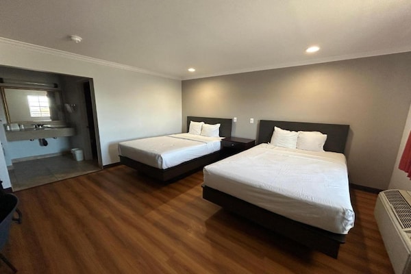 Foto van 2 tweepersoonsbedden | Niet-roken, koelkast - Vakantiehuis in Mojave - BedRoom