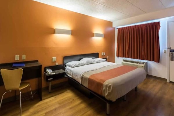 Foto van 1 kingsize bed | Rookvrij, koelkast - Vakantiehuis in CRAWFORDSVILLE - BedRoom
