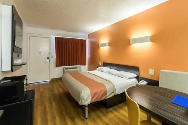 Foto van 1 kingsize bed | Rookvrij, koelkast - Vakantiehuis in CRAWFORDSVILLE - BedRoom